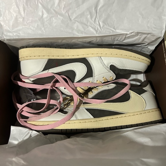 Missing pink and red laces worn twice - Picture 1 of 14